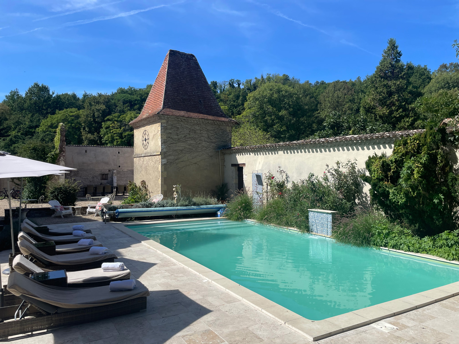 Guests enjoying the Manoir Français immersion experience