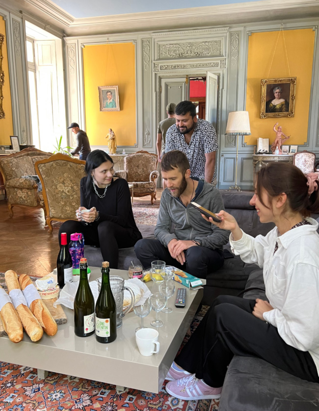 Small group French immersion lesson at Manoir Français